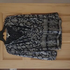 V-Neck lace tie blouse with elastic band around wrist